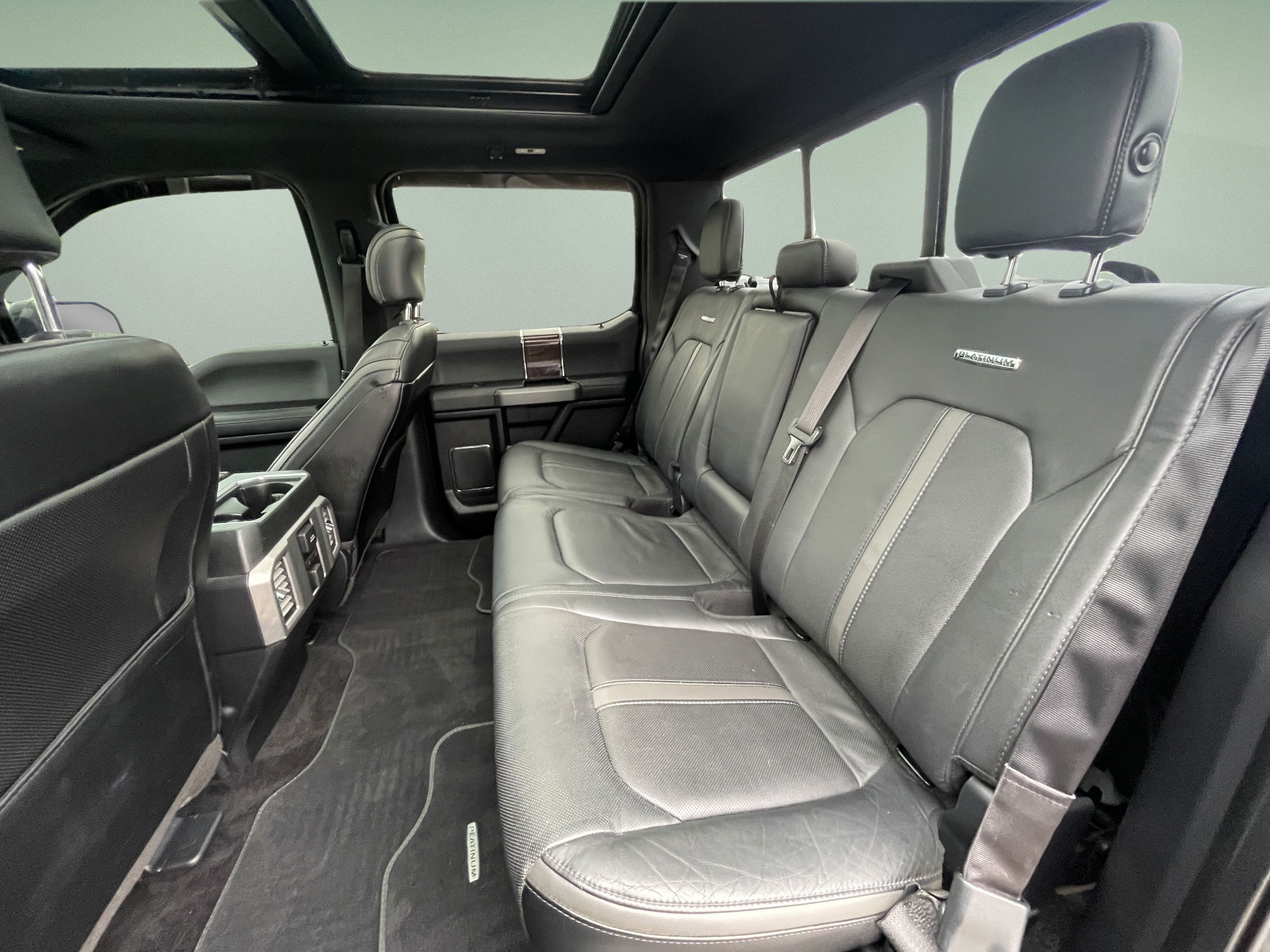 Used 2015 Ford F150 Platinum w/ Equipment Group 701A Luxury AWD/4WD image 28