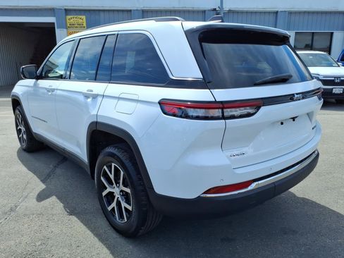 Used 2023 Jeep Grand Cherokee Limited AWD/4WD image 7