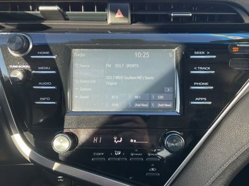 Used 2018 Toyota Camry L image 26