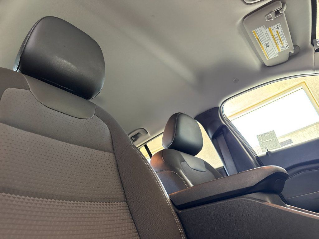 Used 2025 Chevrolet Trax LT FWD image 16