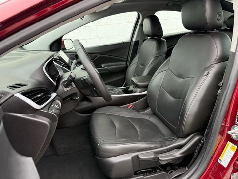Used 2017 Chevrolet Volt LT w/ Comfort Package FWD image 3