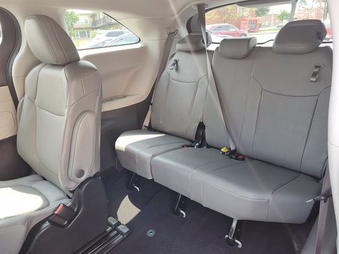 Certified 2023 Toyota Sienna XLE image 26