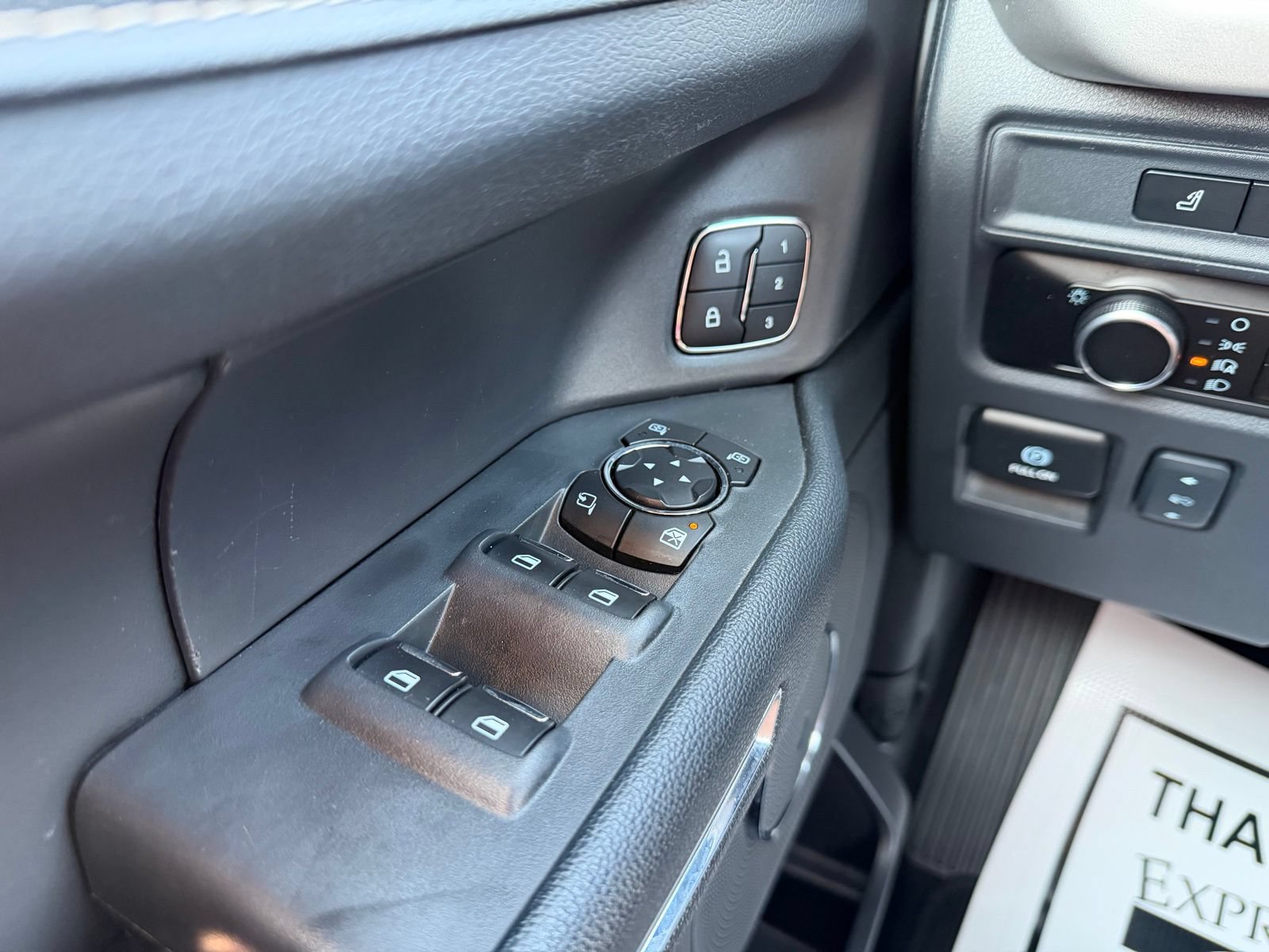 Used 2024 Ford Expedition XLT AWD/4WD image 29