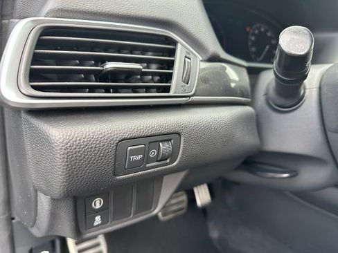 Used 2018 Honda Accord Sport image 18