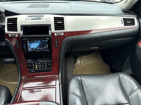 Used 2011 Cadillac Escalade AWD w/ Touring Package image 27
