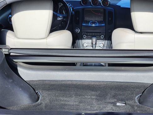 Used 2009 Nissan 370Z Touring w/ Sport Pkg image 22
