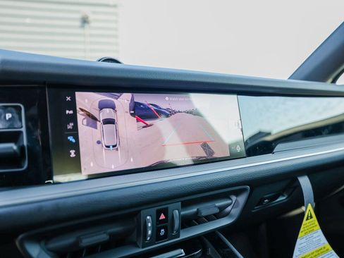 New 2025 Porsche Cayenne E-Hybrid image 19