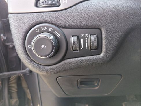 Used 2020 Jeep Cherokee Latitude Plus w/ Cold Weather Group image 27