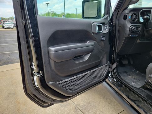 Used 2025 Jeep Wrangler Unlimited Rubicon 4xe w/ Convenience Group AWD/4WD image 9