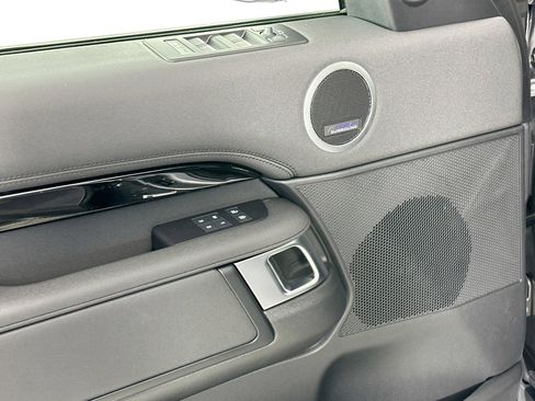 Used 2025 Land Rover Discovery S image 15