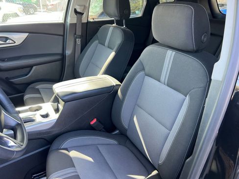 Used 2025 Chevrolet Blazer LT image 32