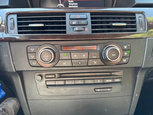 Used 2011 BMW 328i Convertible image 17