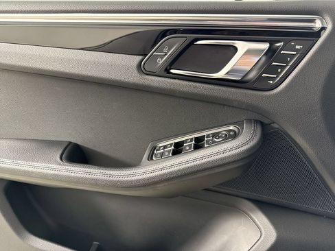 Certified 2026 Porsche Macan AWD/4WD image 33