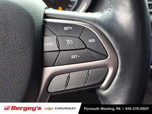 Used 2019 Jeep Grand Cherokee Altitude AWD/4WD image 25