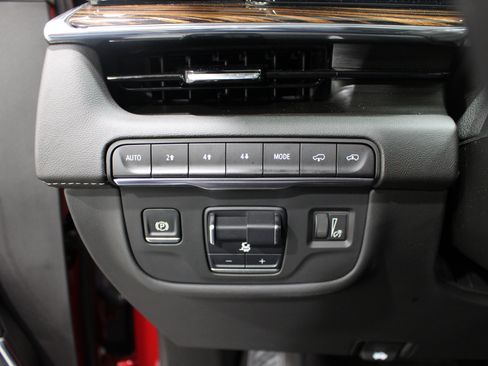 Certified 2024 Cadillac Escalade Premium Luxury w/ Performance Package AWD/4WD image 9