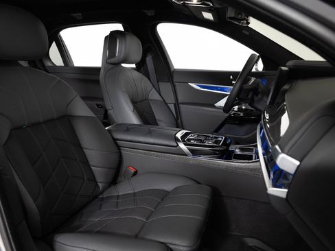 Used 2023 BMW i7 xDrive60 AWD/4WD image 30