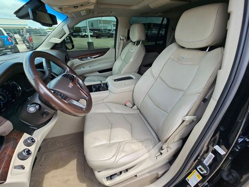 Used 2016 Cadillac Escalade Luxury AWD/4WD image 15