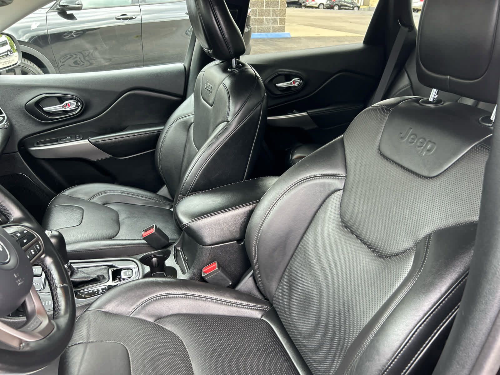 Used 2021 Jeep Cherokee Limited AWD/4WD image 13