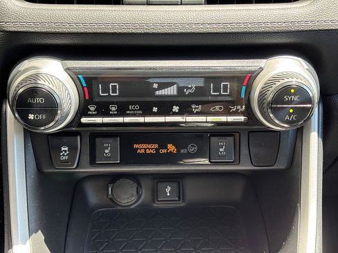Used 2021 Toyota RAV4 XLE Premium AWD/4WD image 27