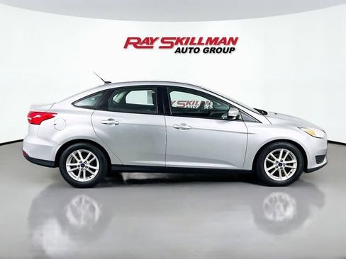 Used 2017 Ford Focus SE FWD image 8
