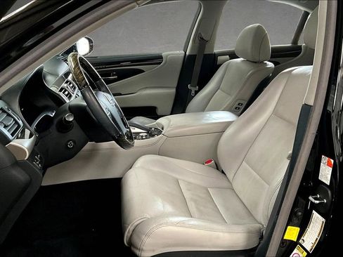 Used 2016 Lexus LS 460 w/ Comfort Package image 22