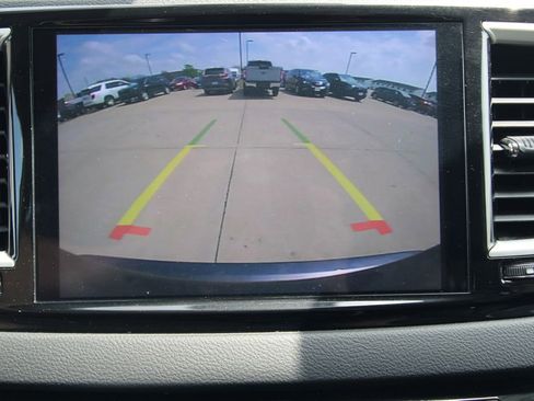 Used 2023 Chrysler Pacifica Touring-L image 13