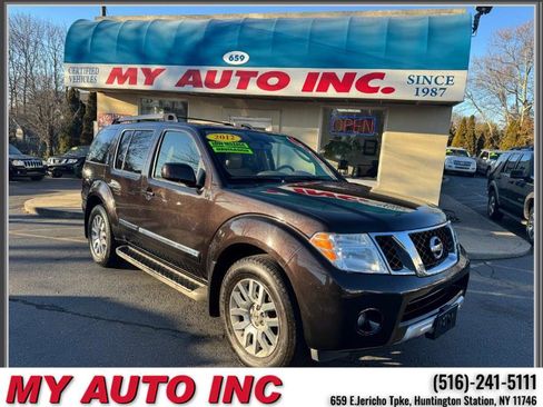 Used 2012 Nissan Pathfinder LE image 1