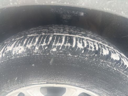 Used 2022 Chrysler Pacifica Touring-L image 10