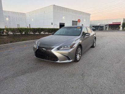 Used 2020 Lexus ES 350 Ultra Luxury w/ Accessory Package 2