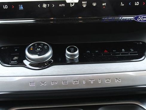 New 2026 Ford Expedition Platinum w/ Driver's Package AWD/4WD image 15