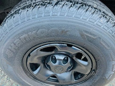 Used 2020 Toyota Tacoma SR AWD/4WD image 14