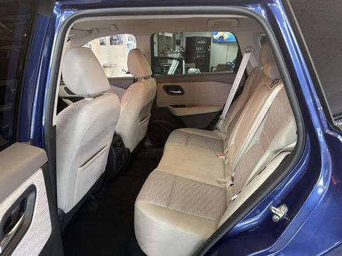 Used 2021 Nissan Rogue SV image 16