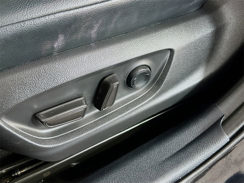 Used 2020 Toyota Camry SE w/ Carpet Mat Package image 18