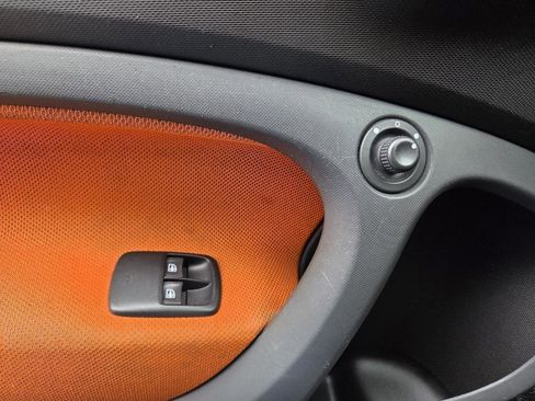 Used 2016 smart fortwo passion RWD image 22