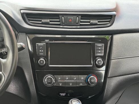 Used 2018 Nissan Rogue S AWD/4WD image 13