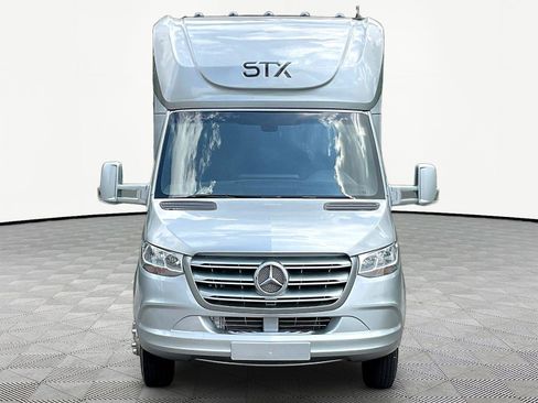 Used 2024 Mercedes-Benz Sprinter 3500 image 2