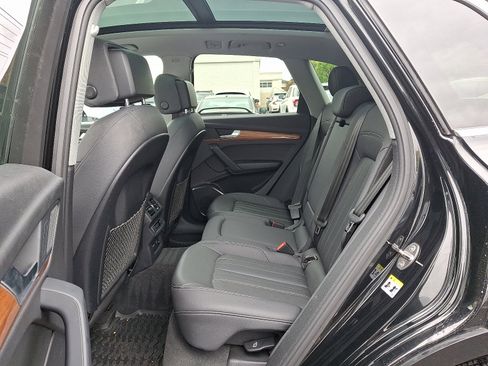Used 2022 Audi Q5 2.0T Premium w/ Convenience Package AWD/4WD image 10