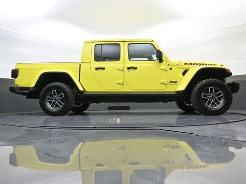 Used 2024 Jeep Gladiator Mojave AWD/4WD image 27