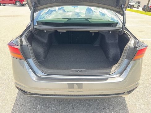 Used 2024 Nissan Altima 2.5 SV FWD image 18