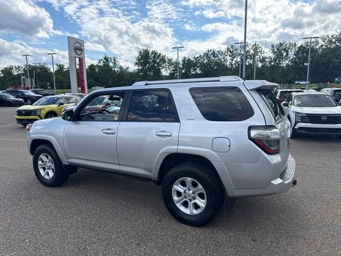 Used 2016 Toyota 4Runner SR5 AWD/4WD image 6