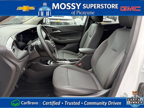Certified 2024 Buick Encore GX Preferred w/ Comfort Package FWD image 12