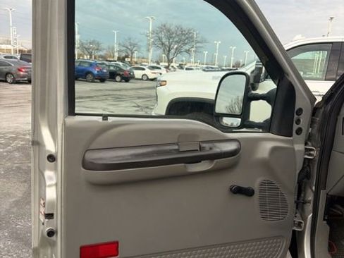 Used 2006 Ford F250 XLT image 8