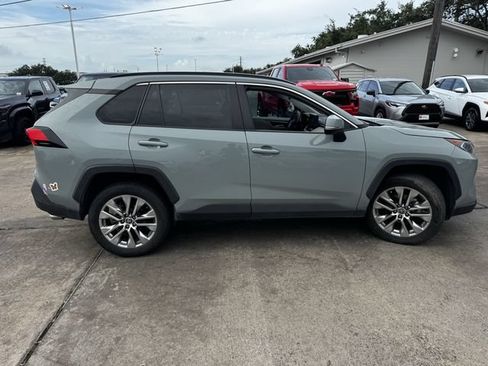 Used 2021 Toyota RAV4 XLE Premium FWD image 4