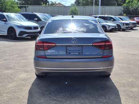 Used 2018 Volkswagen Passat 2.0T SE FWD image 8