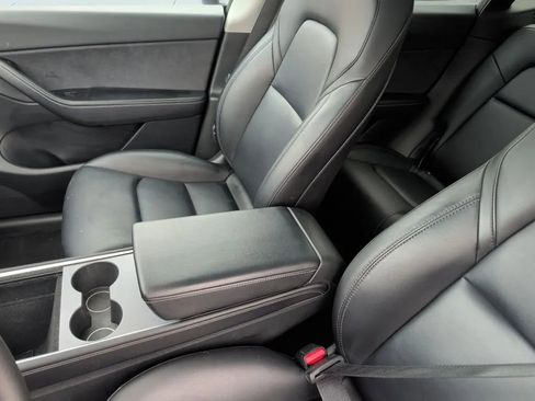 Used 2022 Tesla Model Y Long Range AWD/4WD image 20