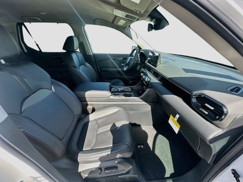 Used 2025 Honda Pilot EX-L image 23