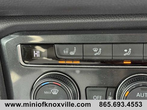 Used 2018 Volkswagen Tiguan SEL Premium image 22