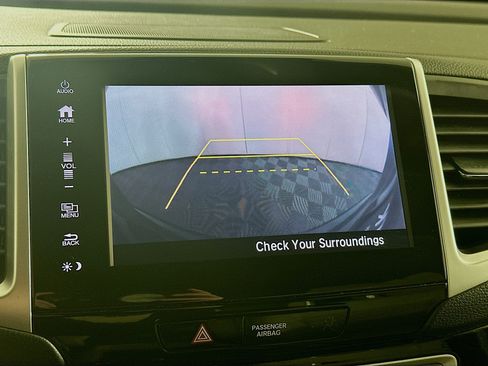 Used 2018 Honda Pilot Touring image 22