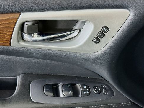 Used 2019 Nissan Pathfinder Platinum image 25