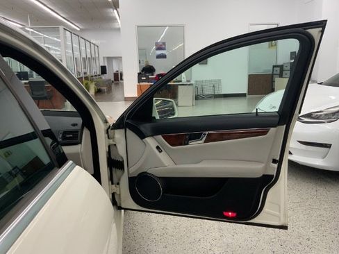 Used 2011 Mercedes-Benz C 300 Sedan image 30